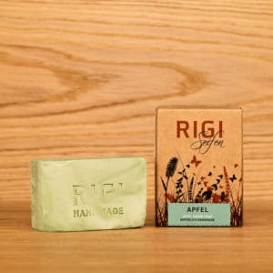 Apfelseife ausgepackt neben Verpackung