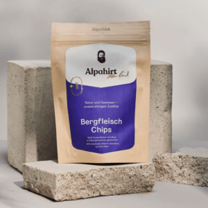 Bergfleisch Chips Verpackung auf Steinen