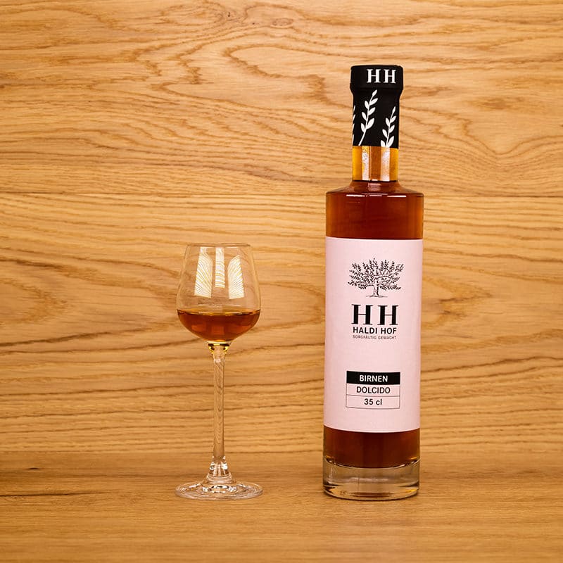 Birnen Dolcido mit eingeschenktem Glas