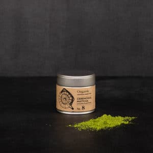 Ceremonial Matcha Oppliger Tea Selection Dose mit Pulver