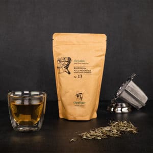 Rimpocha Fullmoon Tea mit Teeglas und Teeblättern