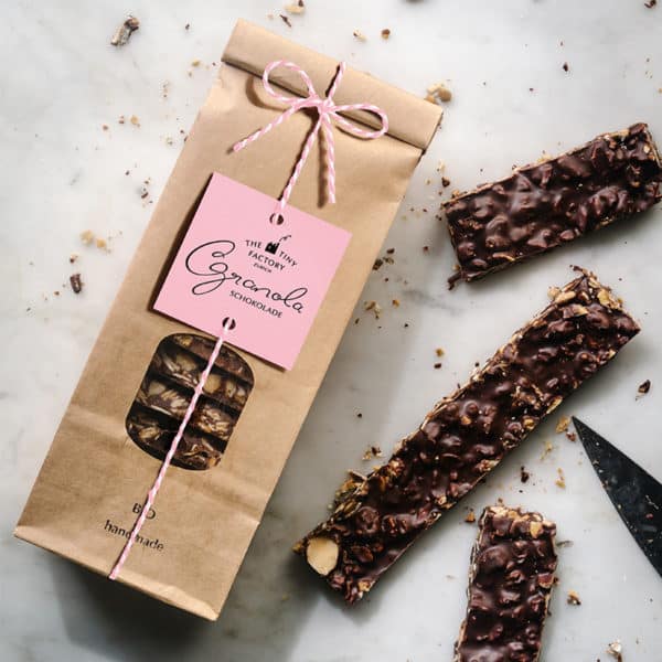 Granolaschokolade verpackt und offen
