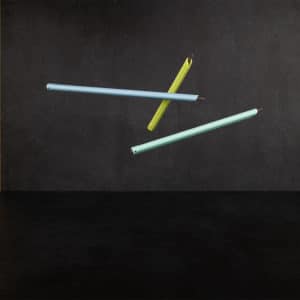 drei verschieden grosse Tuetenhueter schweben in der Luft