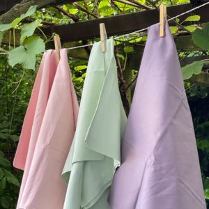 Sommeraktionsfarben an Wäscheleine